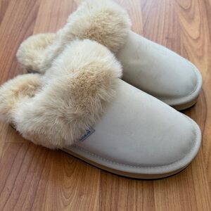 Rainbow Women's Cozy Cream Fur Slippers